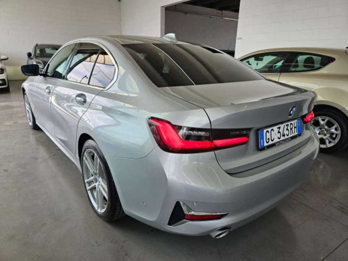 BMW Serie 3 330i Luxury (4)