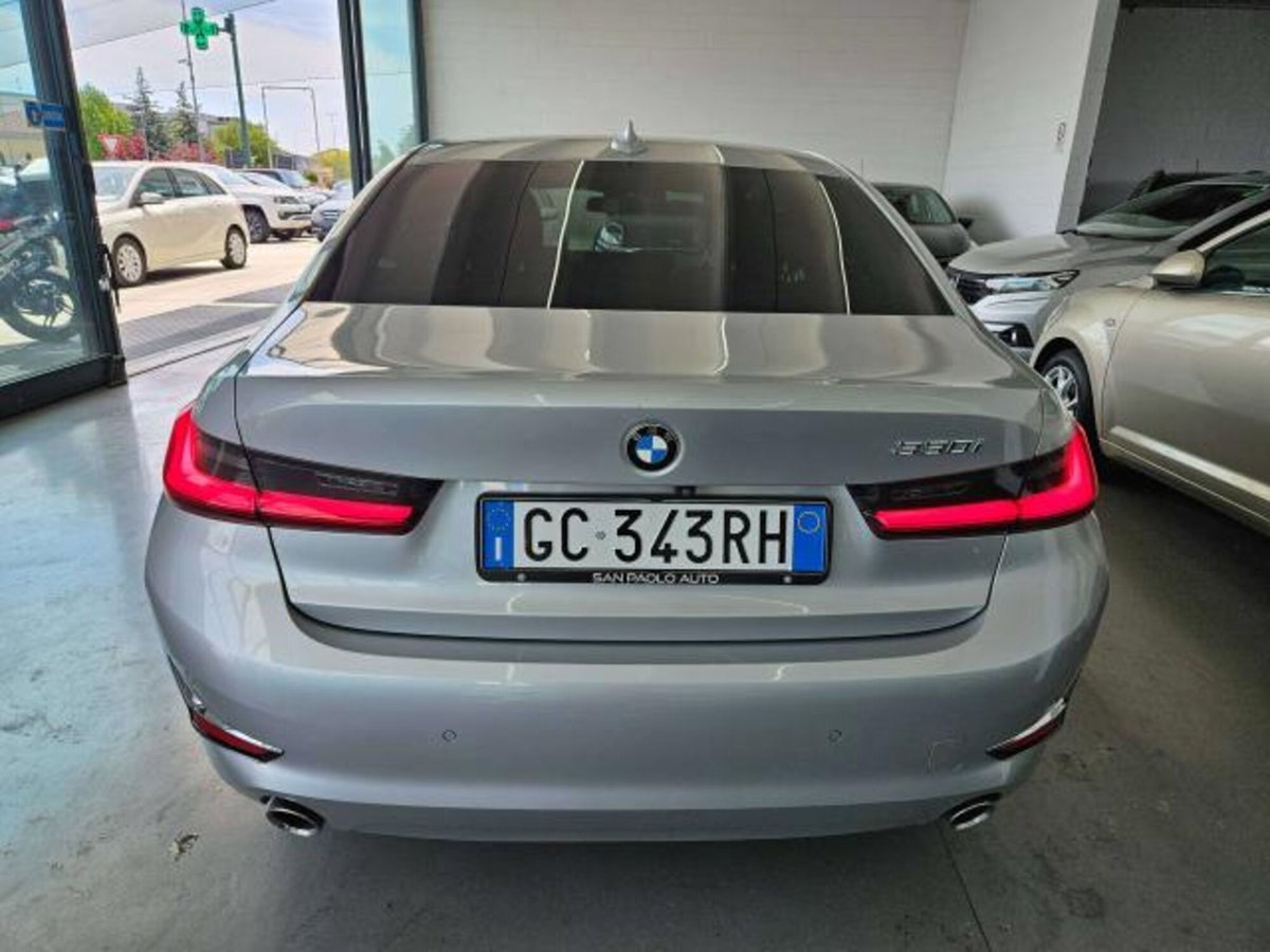BMW Serie 3 330i Luxury (5)