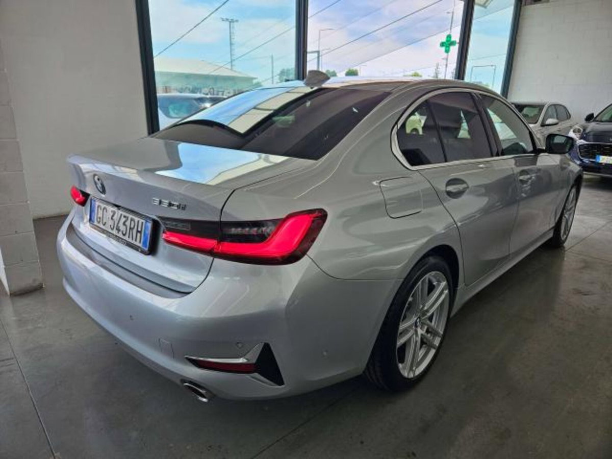 BMW Serie 3 330i Luxury (6)