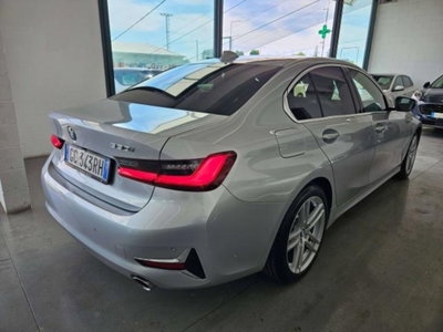 BMW Serie 3 330i Luxury (6)