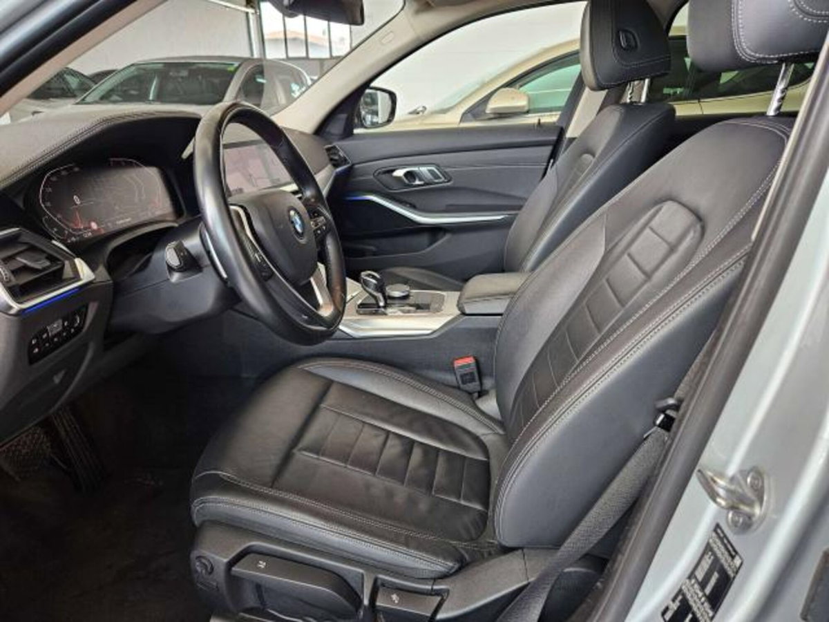 BMW Serie 3 330i Luxury (7)