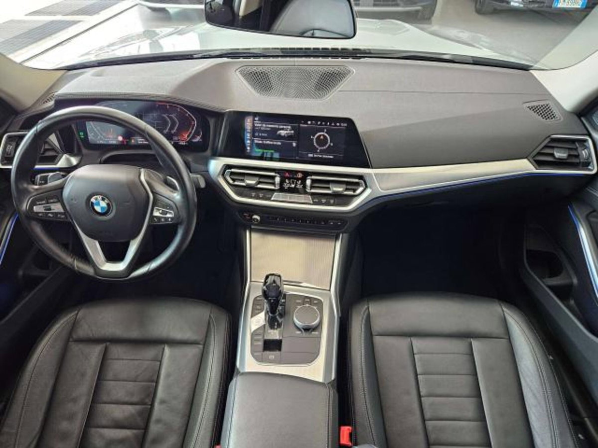 BMW Serie 3 330i Luxury (8)