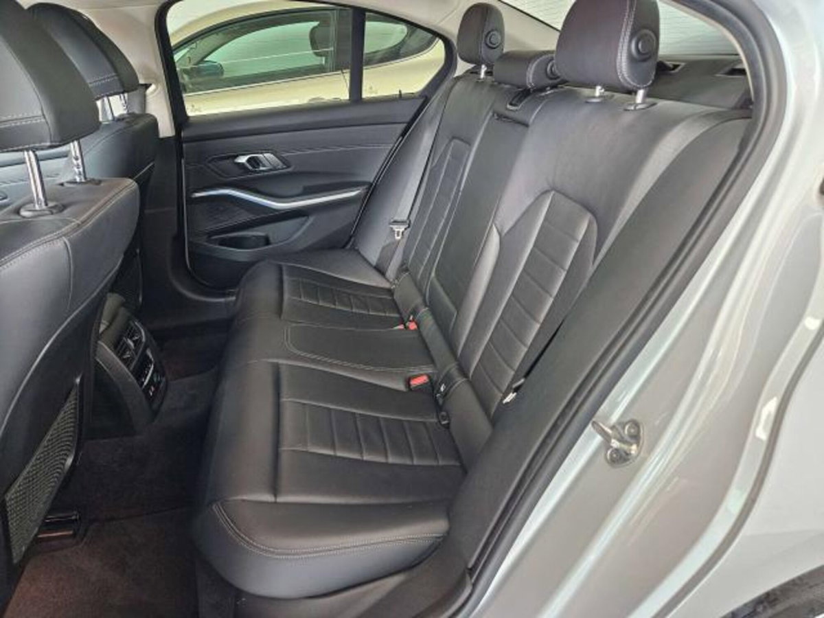 BMW Serie 3 330i Luxury (9)