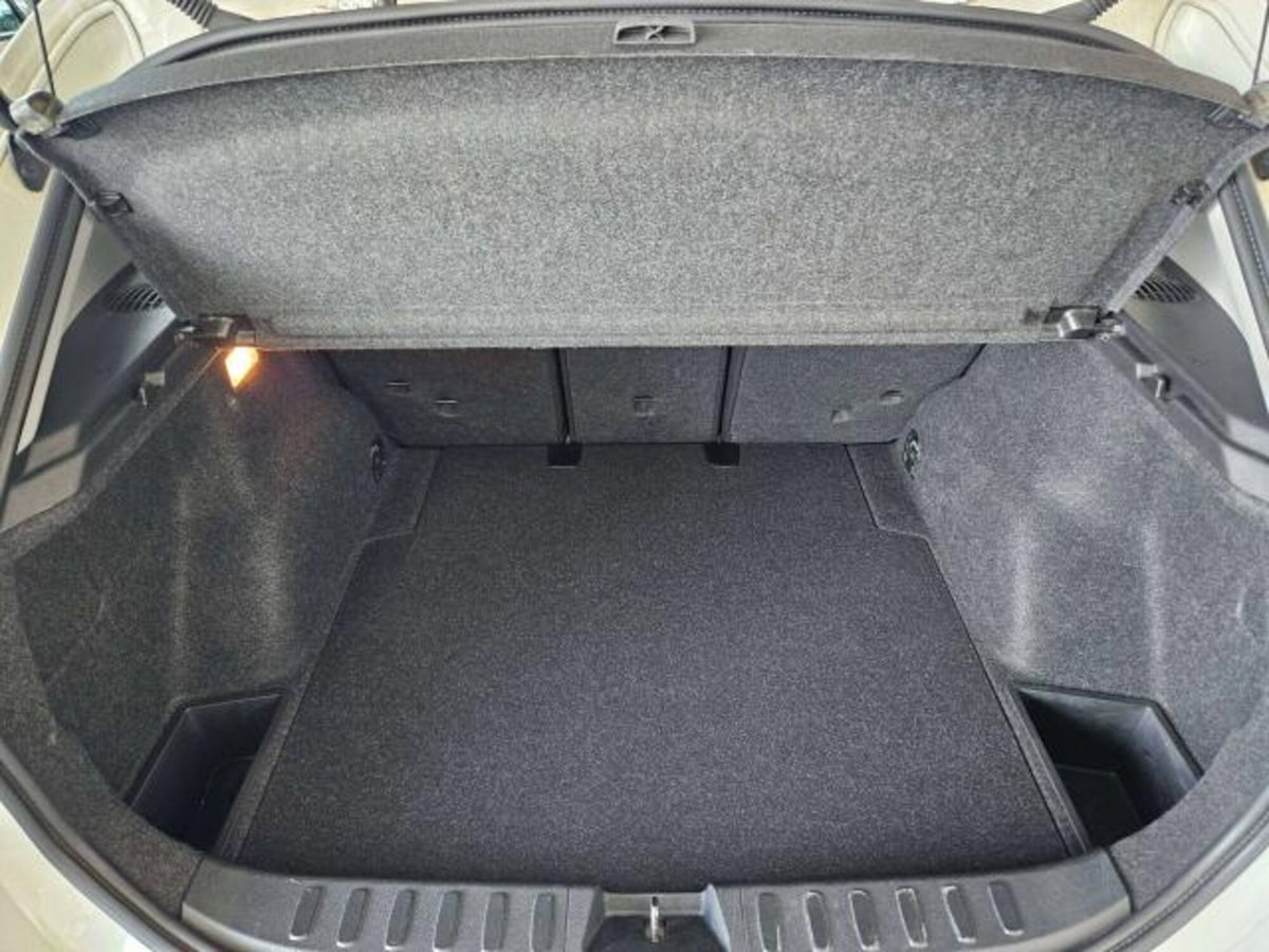 BMW X1 sDrive16d Sport Line (13)