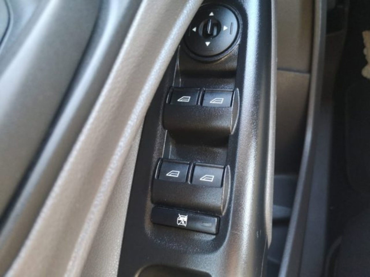 Ford Tourneo Connect 1.5 EcoBlue 100 CV Titanium (12)