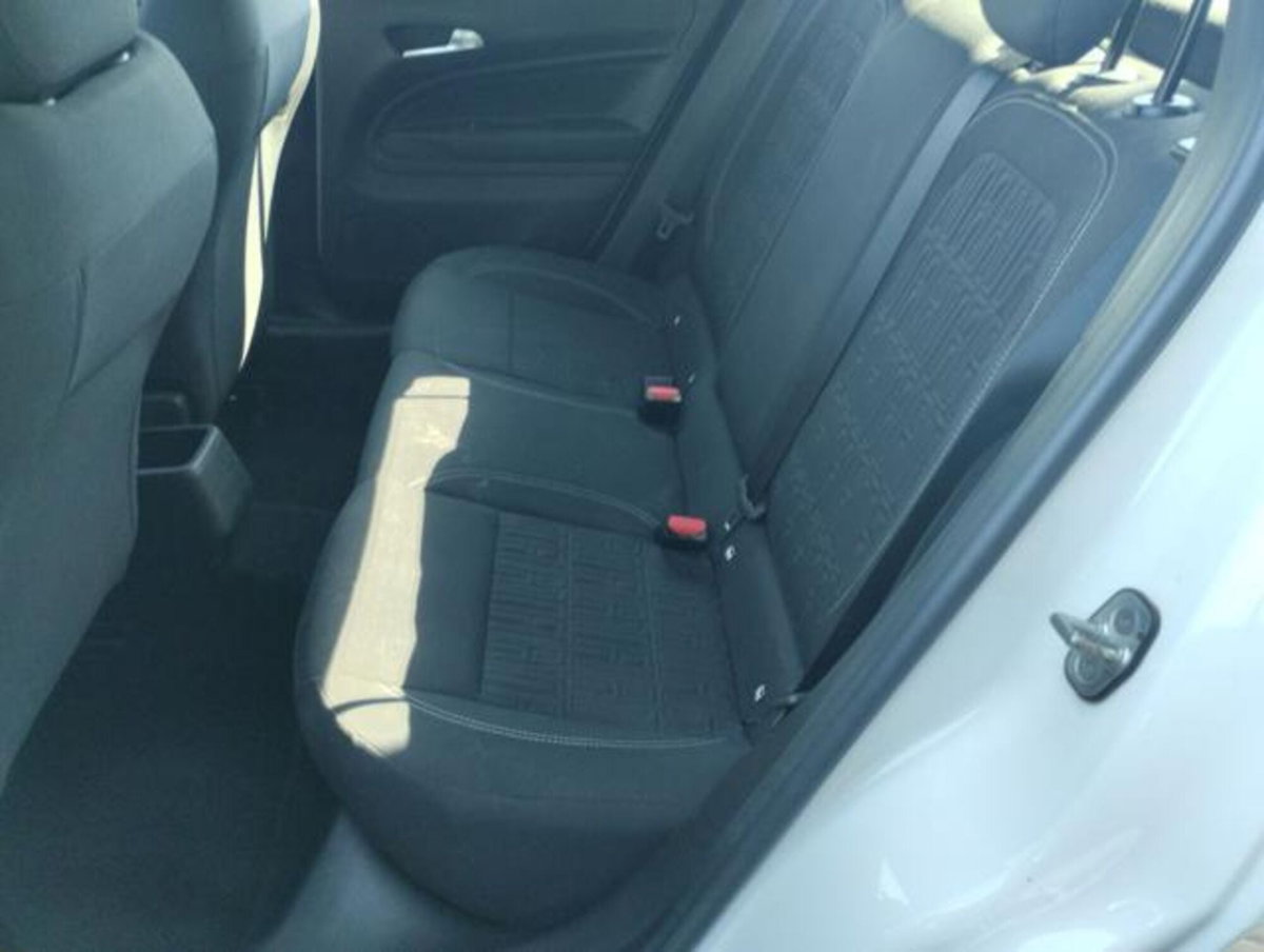 Fiat 600 1.2 hybrid 145cv auto (8)