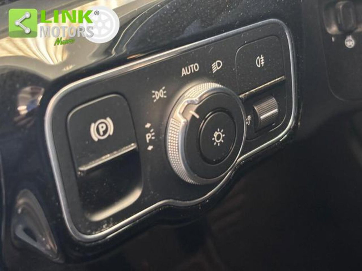 Mercedes-Benz Classe A Sedan 200 d Automatic 4Matic 4p. Business (14)