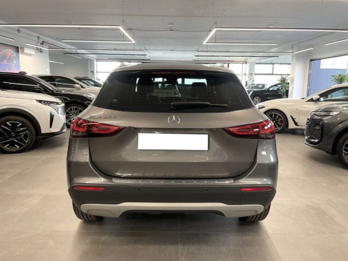 Mercedes-Benz GLA SUV 200 d Business Extra auto (3)