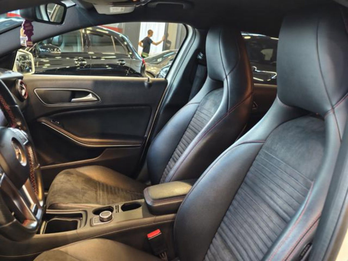 Mercedes-Benz Classe A 180 CDI Automatic Premium (14)