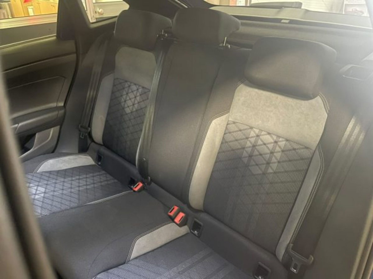 Volkswagen Taigo 1.0 TSI 110 CV DSG R-Line (9)