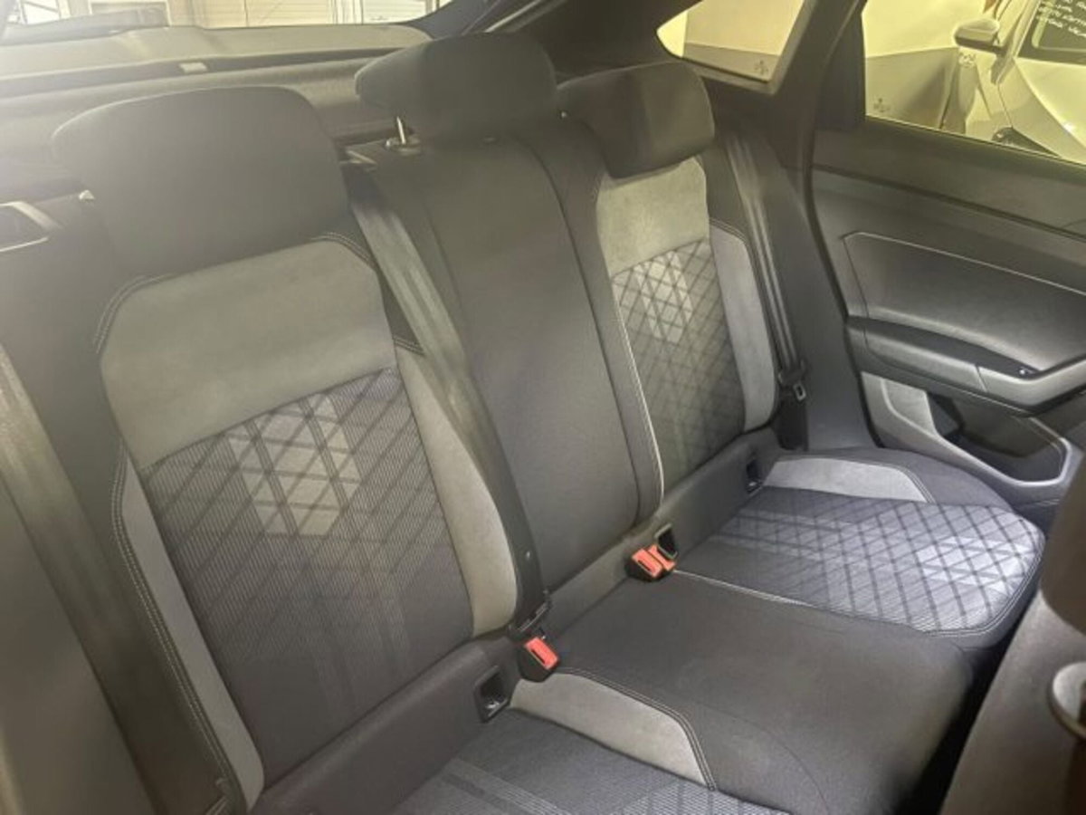 Volkswagen Taigo 1.0 TSI 110 CV DSG R-Line (10)