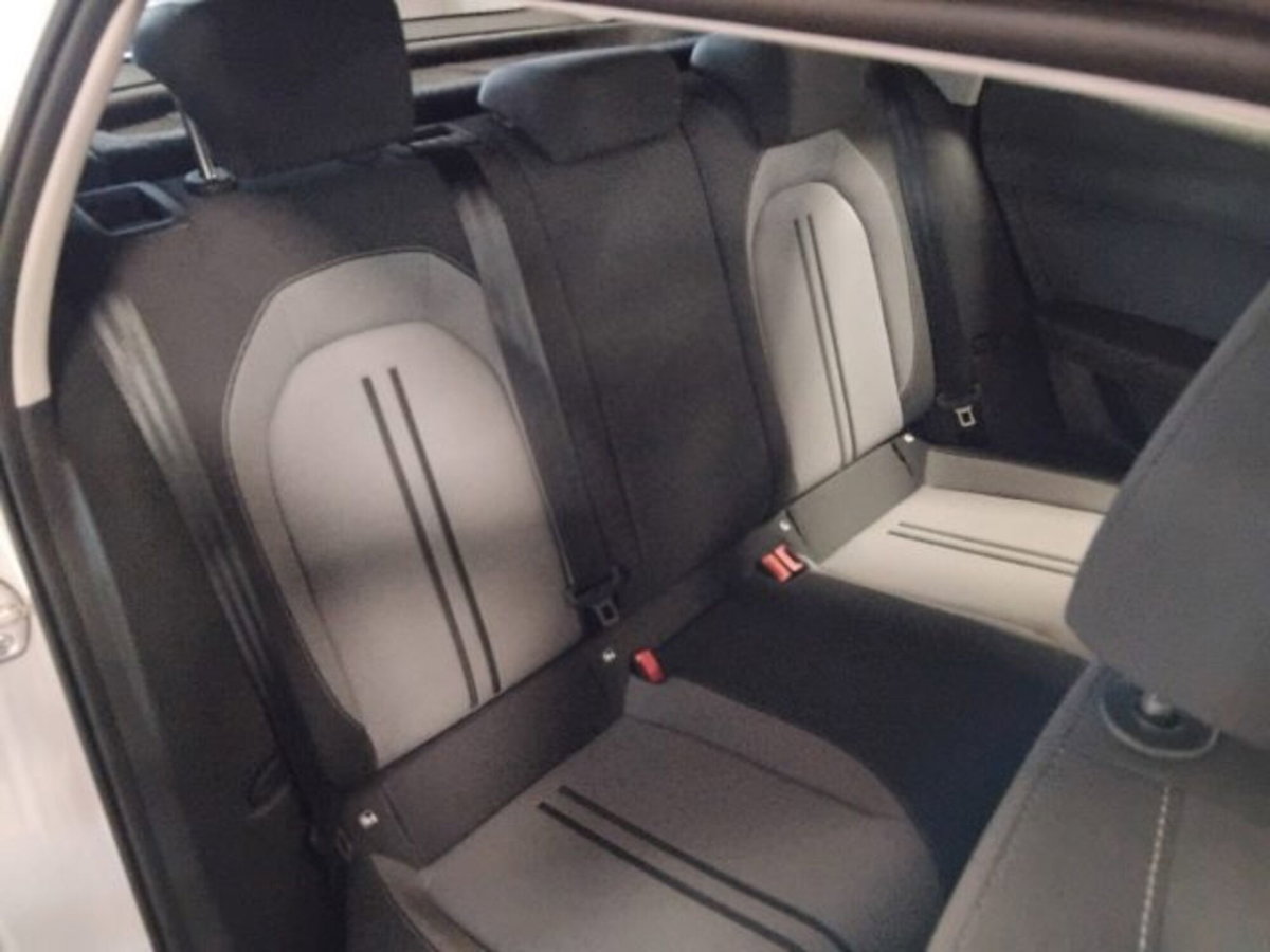 SEAT Leon 1.0 etsi Business 110cv dsg (11)