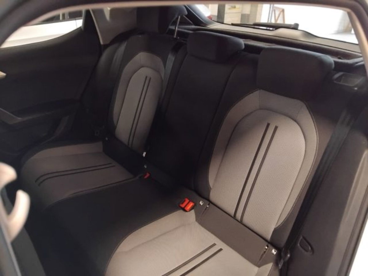 SEAT Leon 1.0 etsi Business 110cv dsg (8)