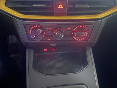 SEAT Ibiza 1.0 TGI 5 porte Business (17)