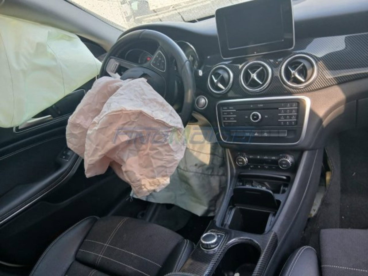 Mercedes-Benz CLA Shooting Brake 200 d Automatic Executive (4)
