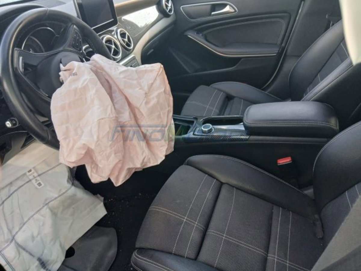 Mercedes-Benz CLA Shooting Brake 200 d Automatic Executive (5)
