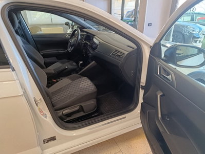 Volkswagen Taigo 1.5 tsi R-Line 150cv dsg (14)