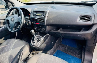 Opel Combo Tour CDTi 95CV PC-TA Cosmo (14)