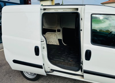 Opel Combo Tour CDTi 95CV PC-TA Cosmo (17)