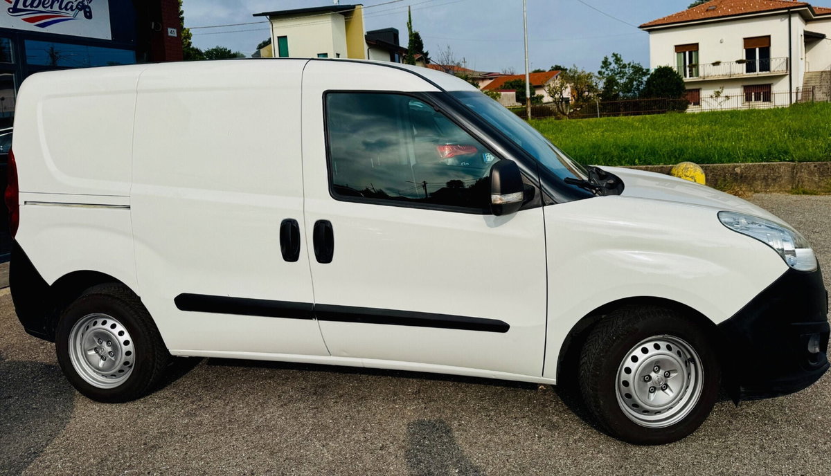 Opel Combo Tour CDTi 95CV PC-TA Cosmo (5)