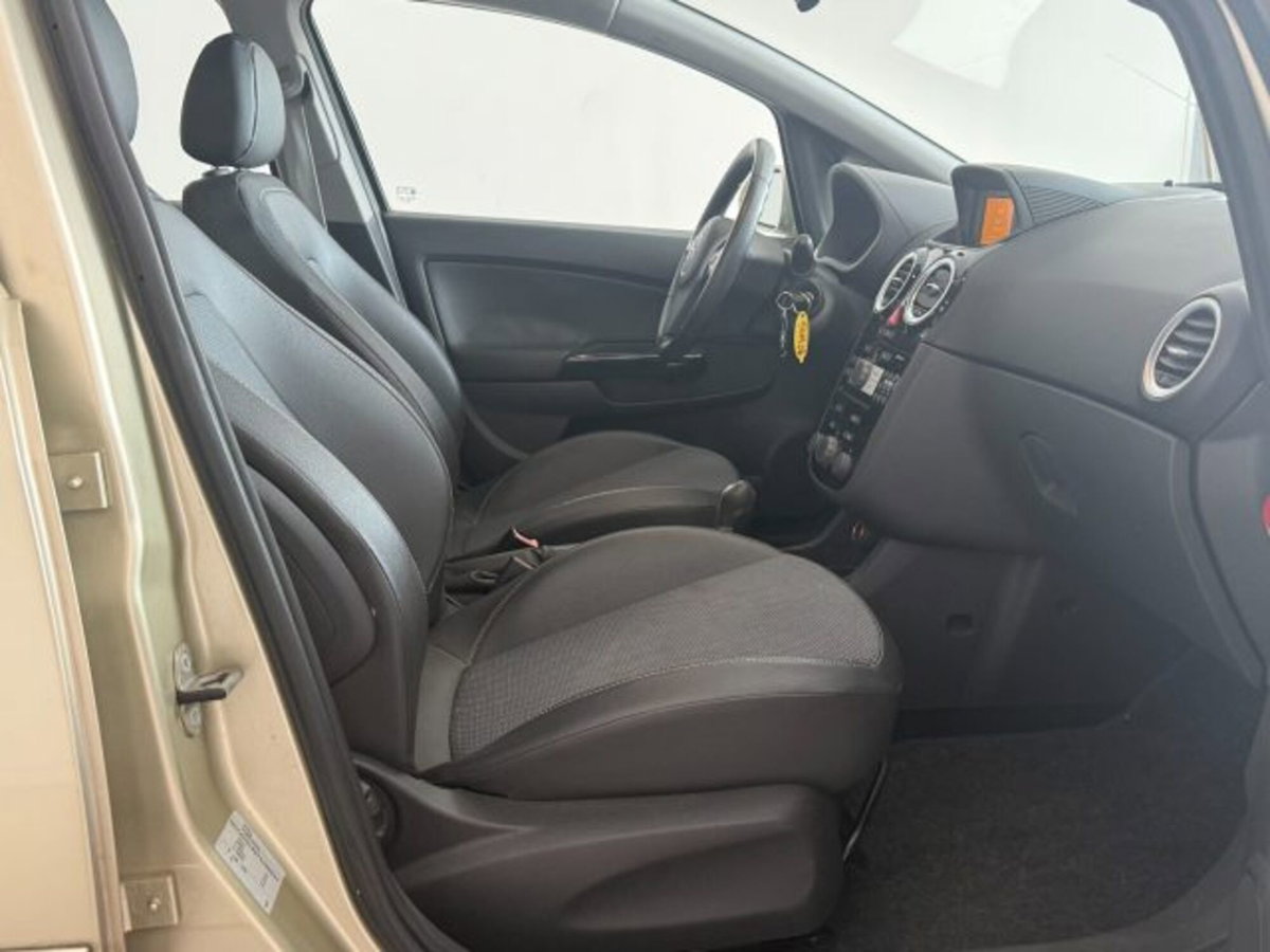 Opel Corsa 1.2 5 porte Easytronic Cosmo (18)