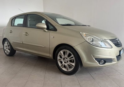 Opel Corsa 1.2 5 porte Easytronic Cosmo (2)