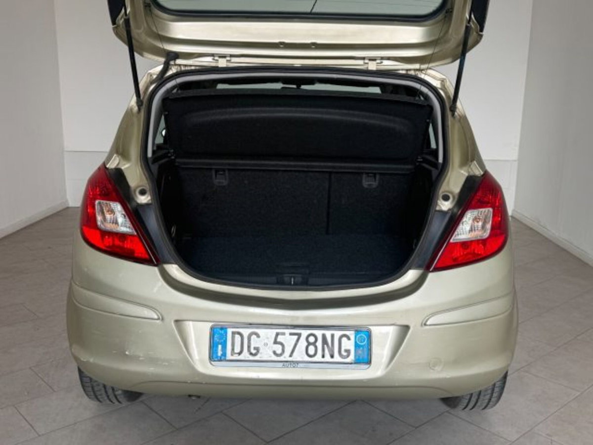 Opel Corsa 1.2 5 porte Easytronic Cosmo (8)