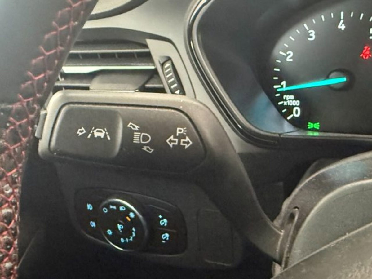 Ford Focus Station Wagon 1.0 EcoBoost Hybrid 155 CV SW ST-Line (12)