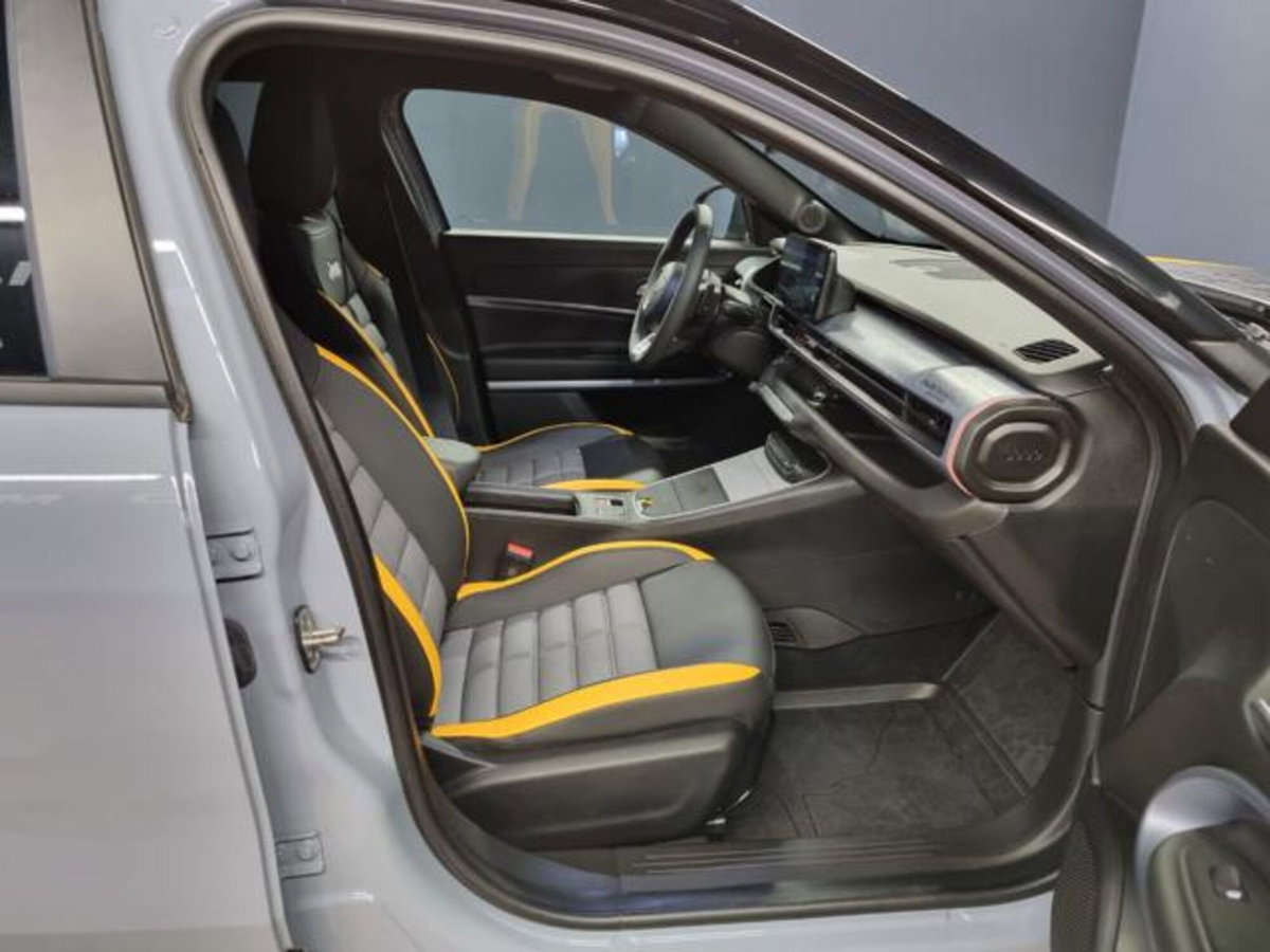 Jeep Avenger 1.2 turbo e-hybrid mhev The North Face 4xe 145cv edct6 (10)