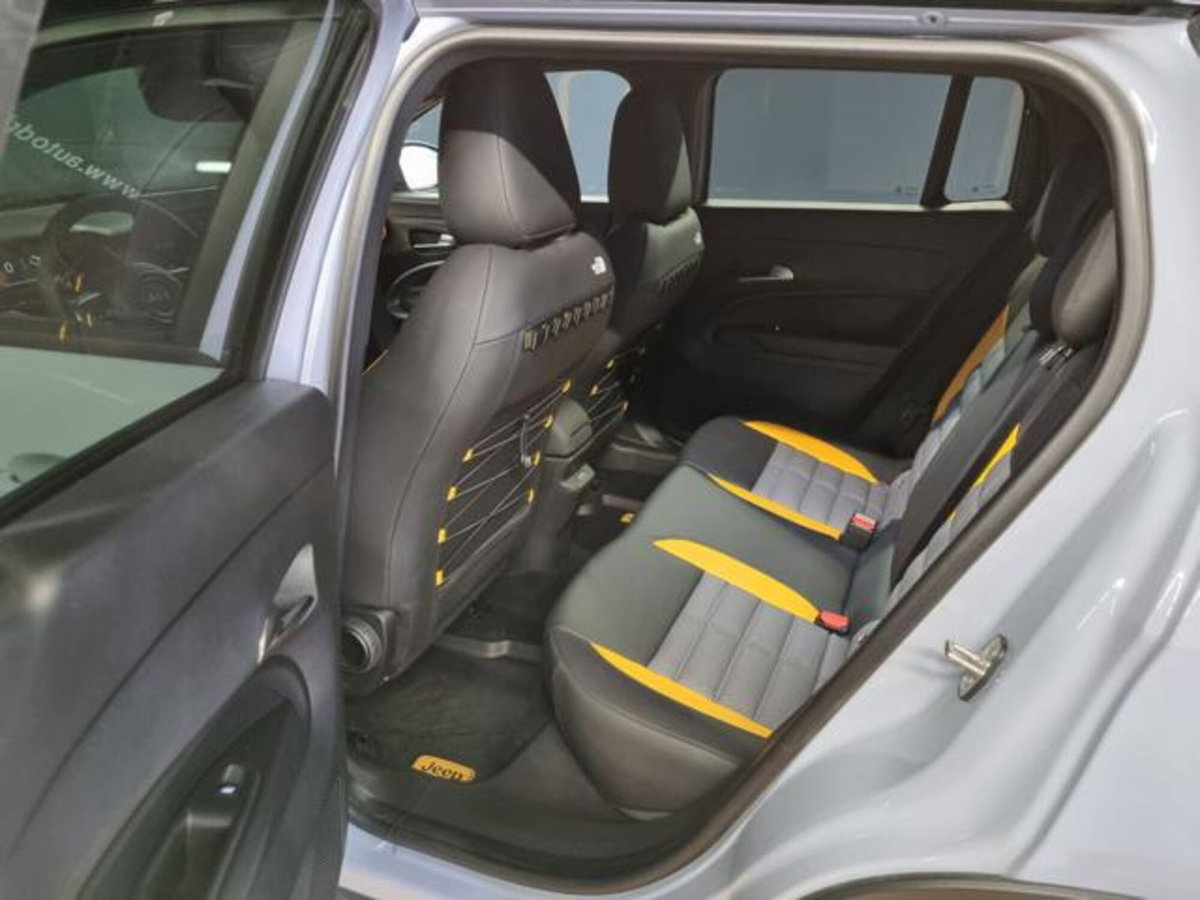 Jeep Avenger 1.2 turbo e-hybrid mhev The North Face 4xe 145cv edct6 (11)