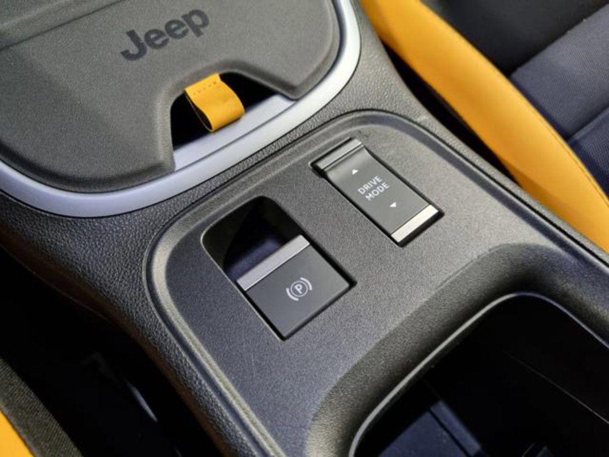 Jeep Avenger 1.2 turbo e-hybrid mhev The North Face 4xe 145cv edct6 (19)