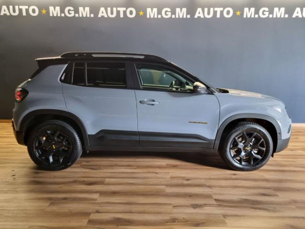 Jeep Avenger 1.2 turbo e-hybrid mhev The North Face 4xe 145cv edct6 (4)