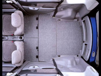 Toyota Yaris 1.3i 16V cat Sol (11)