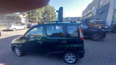 Toyota Yaris 1.3i 16V cat Sol (2)
