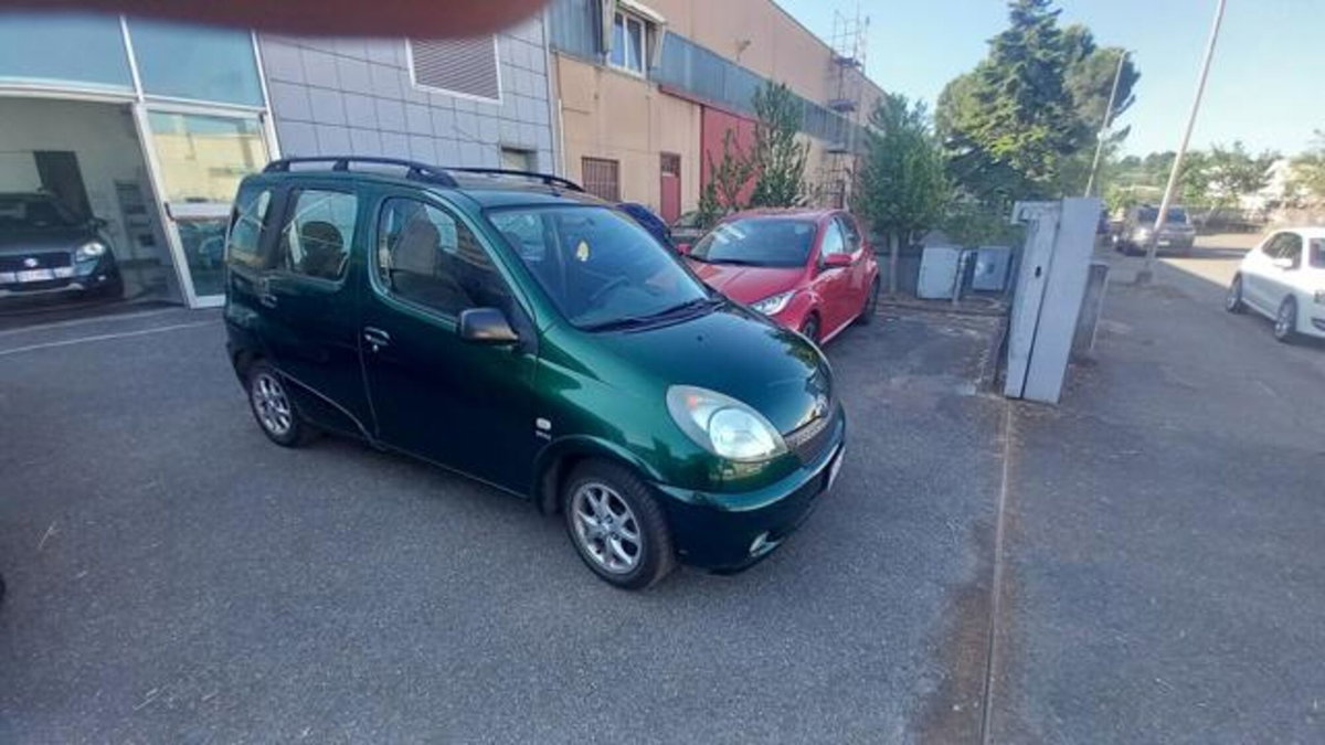 Toyota Yaris 1.3i 16V cat Sol (3)