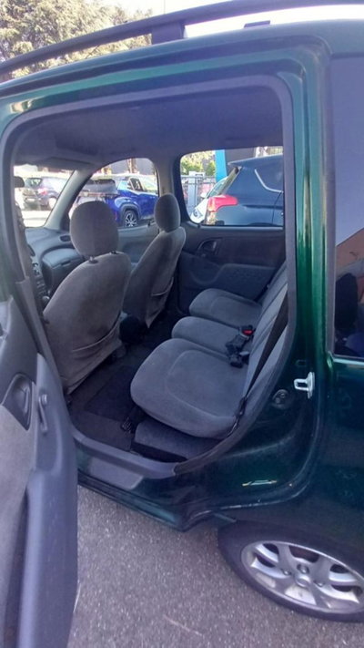 Toyota Yaris 1.3i 16V cat Sol (7)