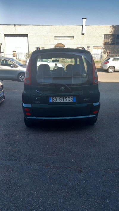 Toyota Yaris 1.3i 16V cat Sol (9)