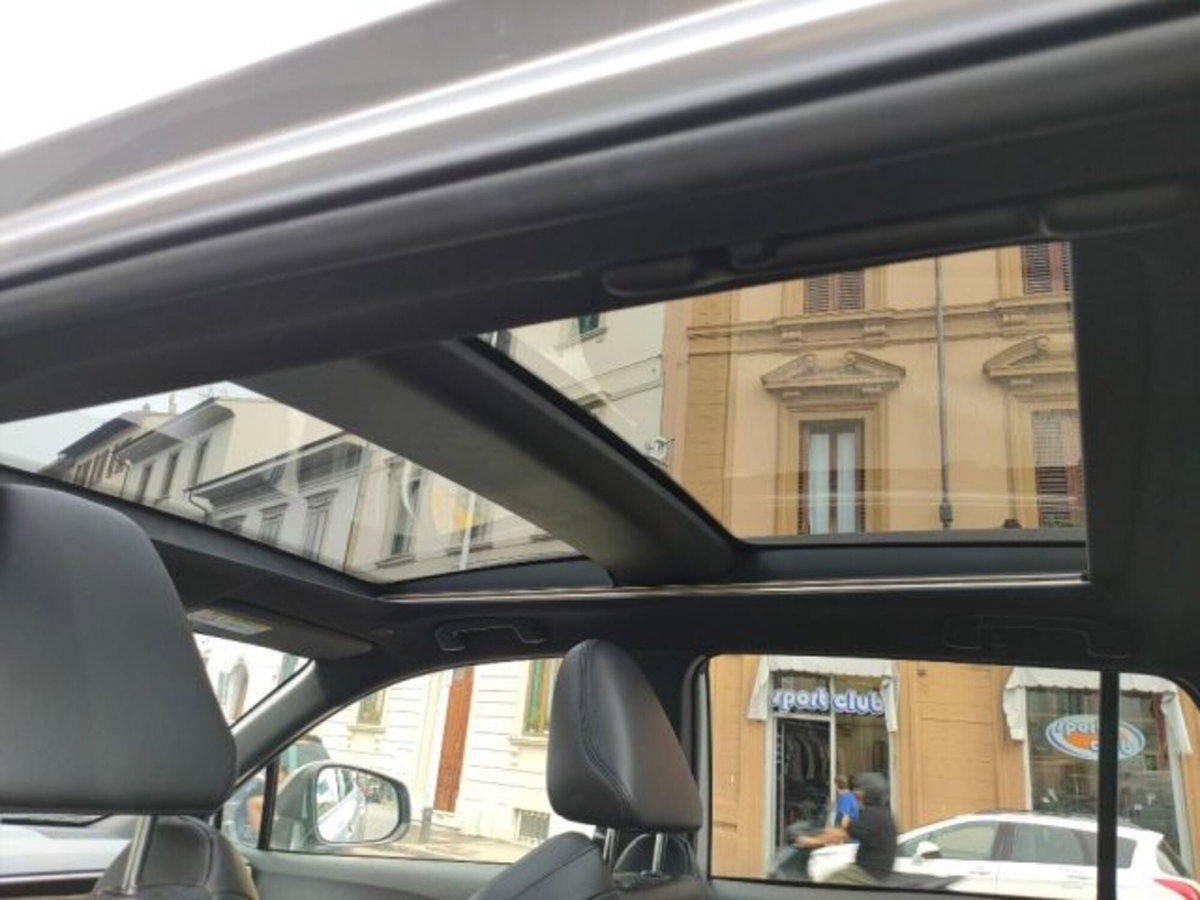 Toyota Corolla Cross Hybrid 2.0 Hybrid 197 CV E-CVT Lounge Light (13)