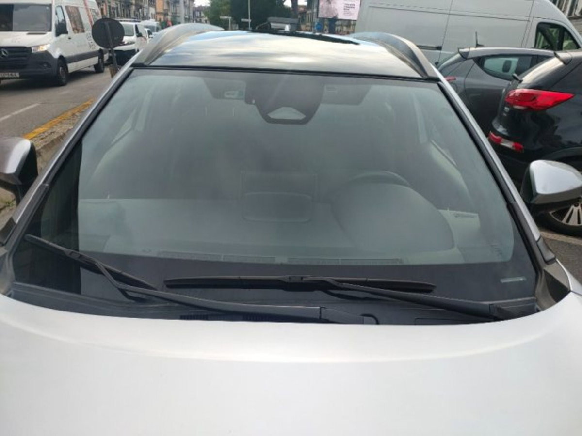 Toyota Corolla Cross Hybrid 2.0 Hybrid 197 CV E-CVT Lounge Light (18)