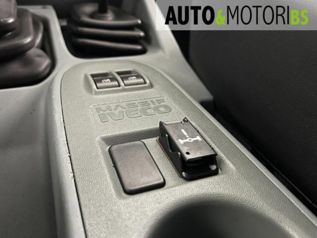 Iveco Massif 25S15 3.0 Hpi 146CV S.W. 3p (14)