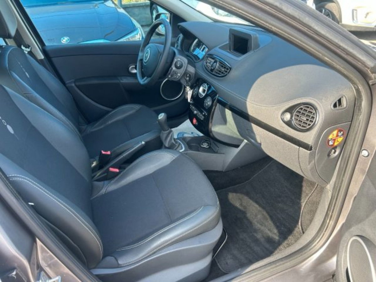 Renault Clio SporTour 1.2 16V TCE 105CV SporTour Dynamique (15)