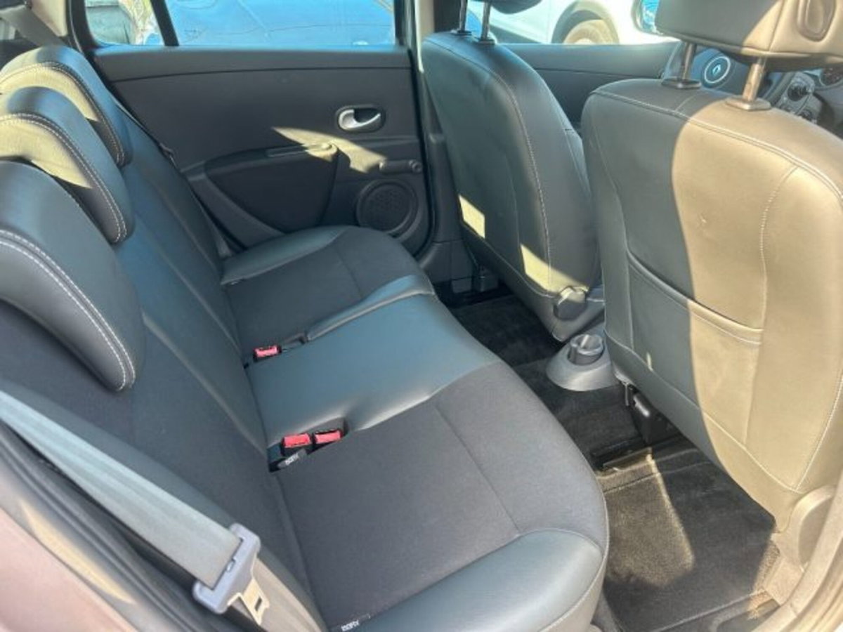 Renault Clio SporTour 1.2 16V TCE 105CV SporTour Dynamique (20)
