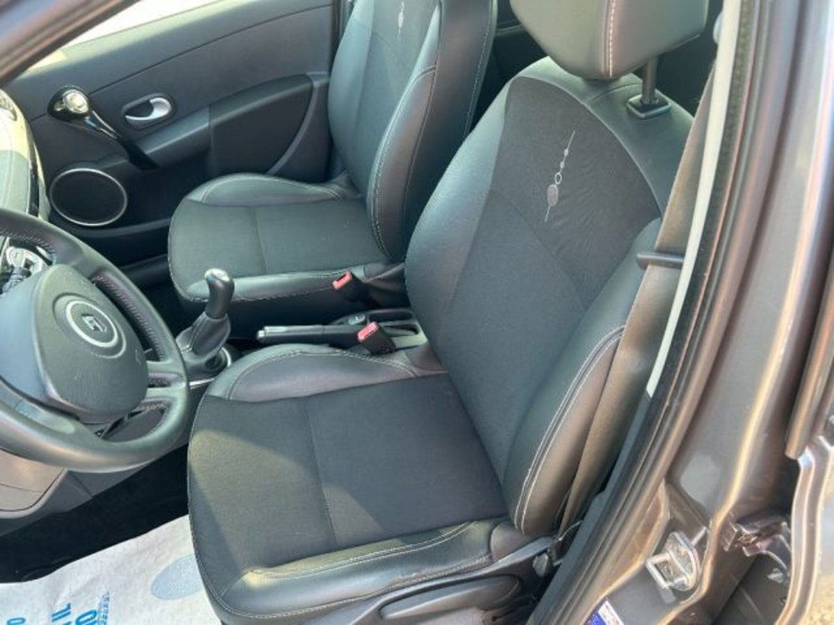 Renault Clio SporTour 1.2 16V TCE 105CV SporTour Dynamique (9)