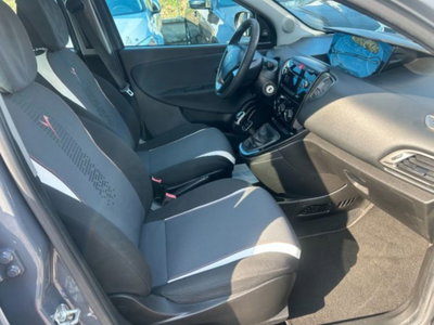 Lancia Ypsilon 1.2 69 CV 5 porte S&S S Momodesign (11)