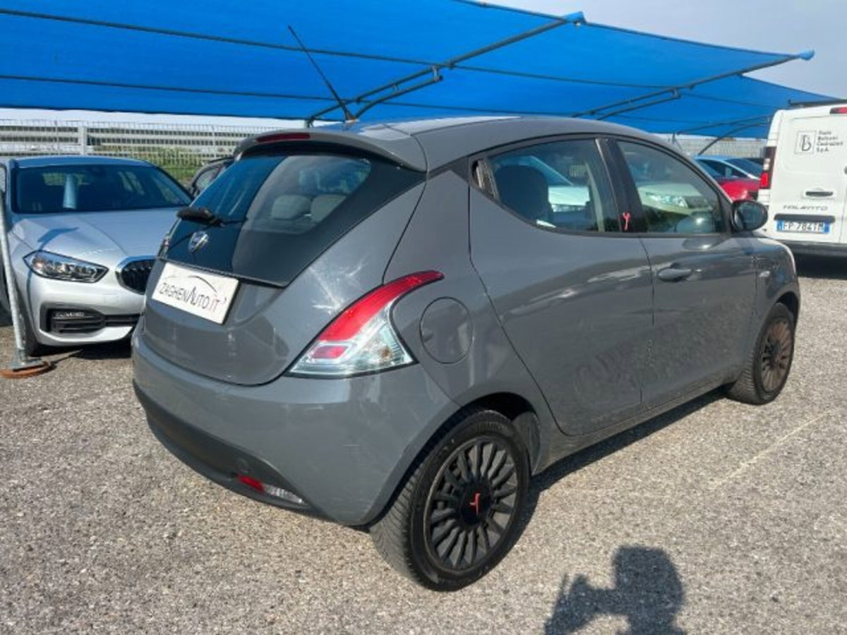 Lancia Ypsilon 1.2 69 CV 5 porte S&S S Momodesign (3)