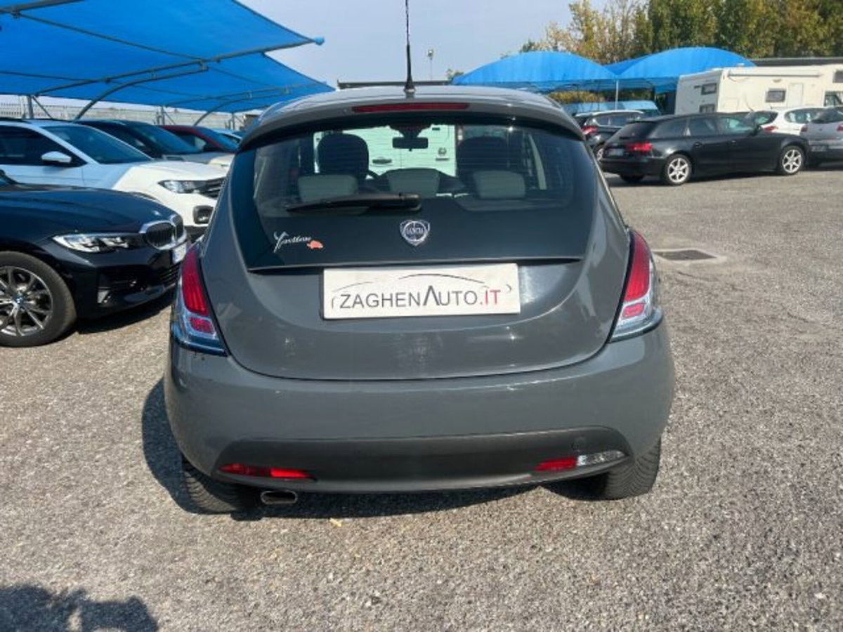 Lancia Ypsilon 1.2 69 CV 5 porte S&S S Momodesign (4)