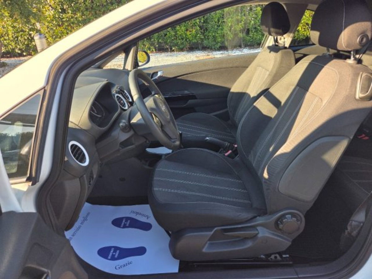 Opel Corsa 1.2 3 porte Edition (12)