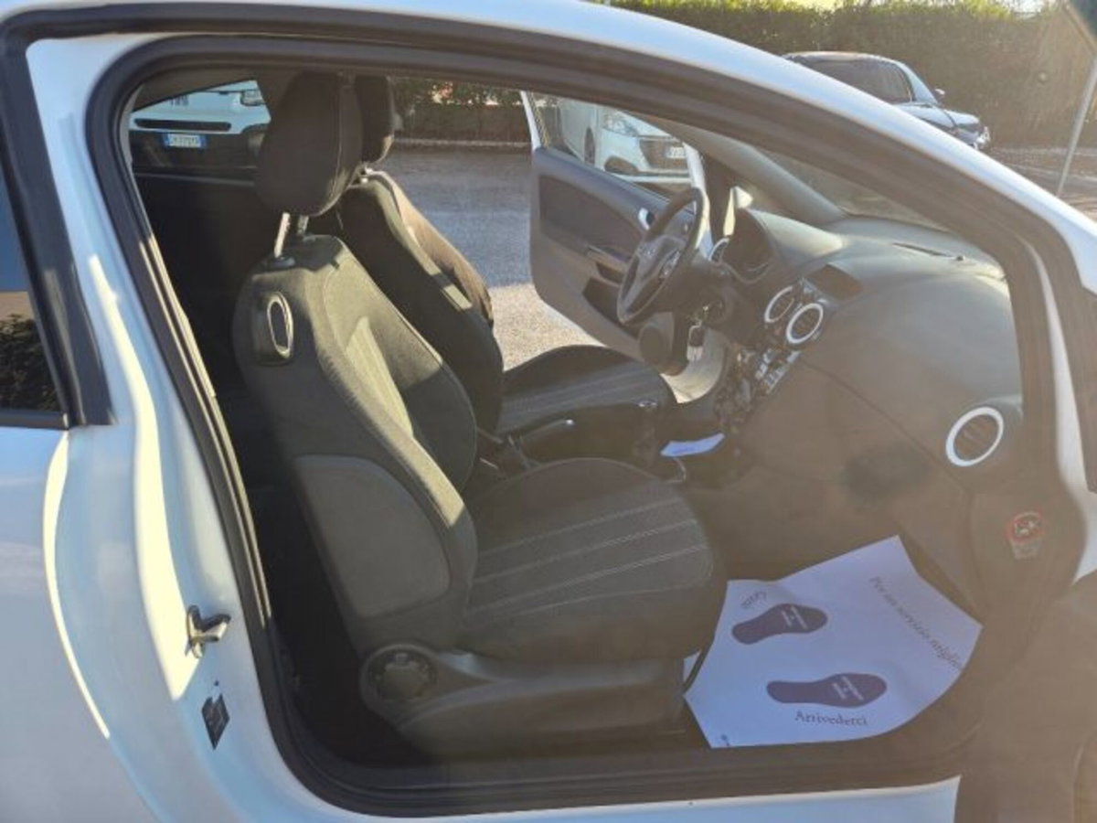 Opel Corsa 1.2 3 porte Edition (14)