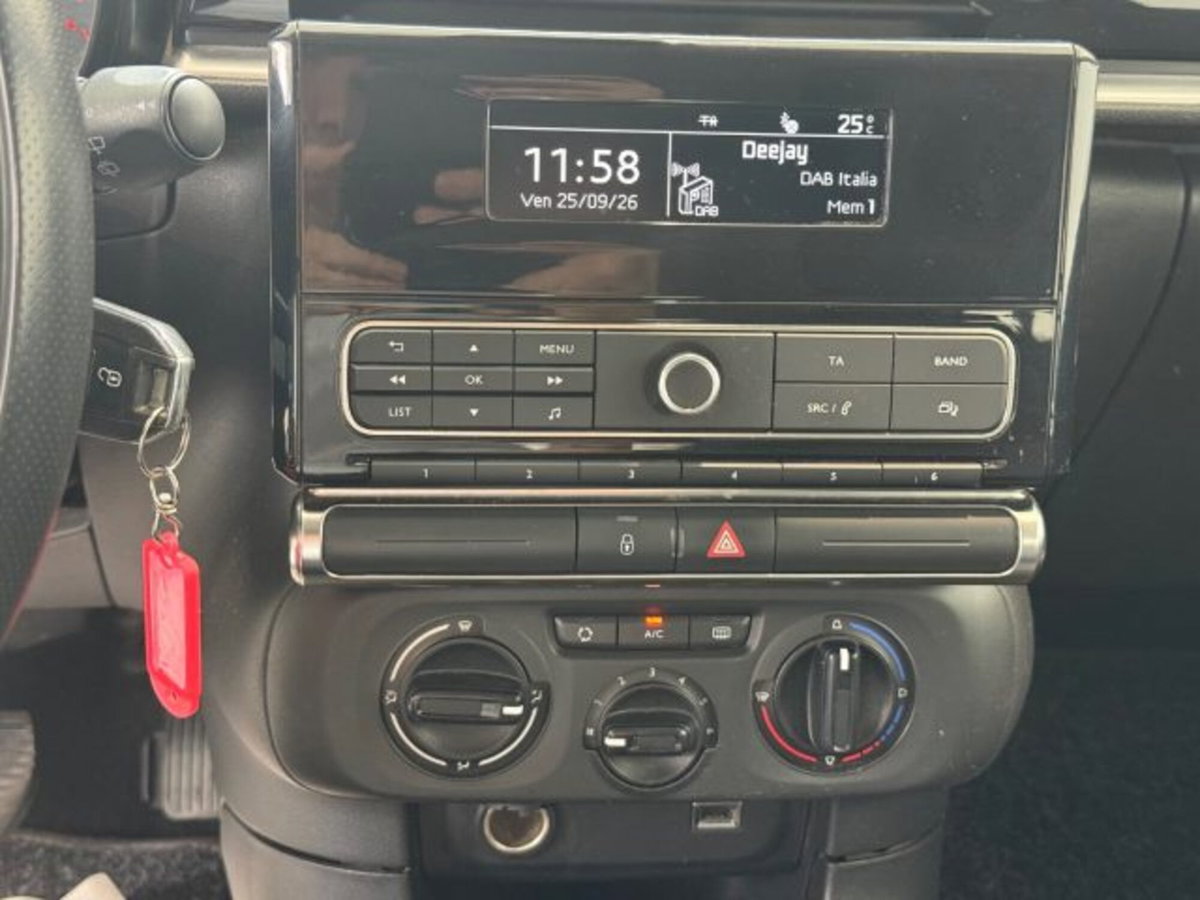 Citroen C3 BlueHDi 100 S&S Van Feel (19)