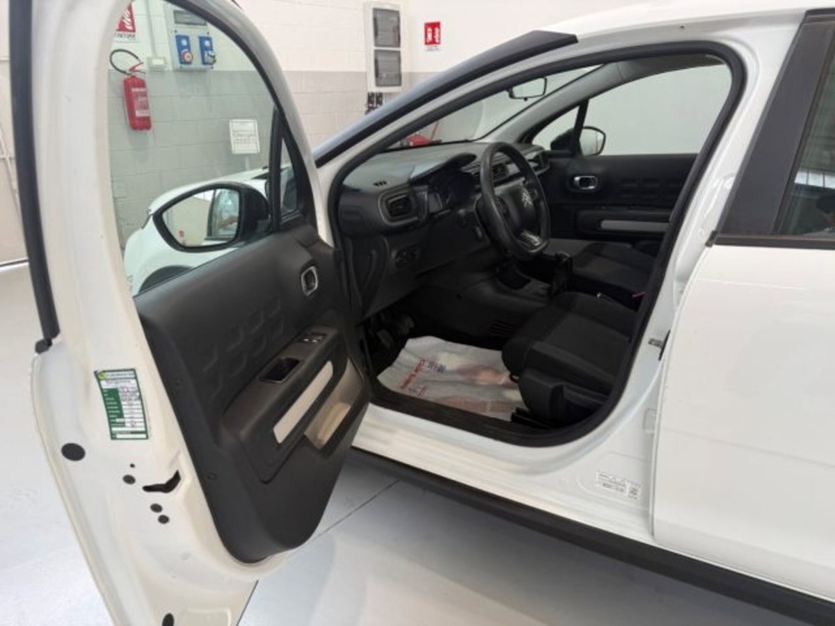 Citroen C3 BlueHDi 100 S&S Van Feel (9)
